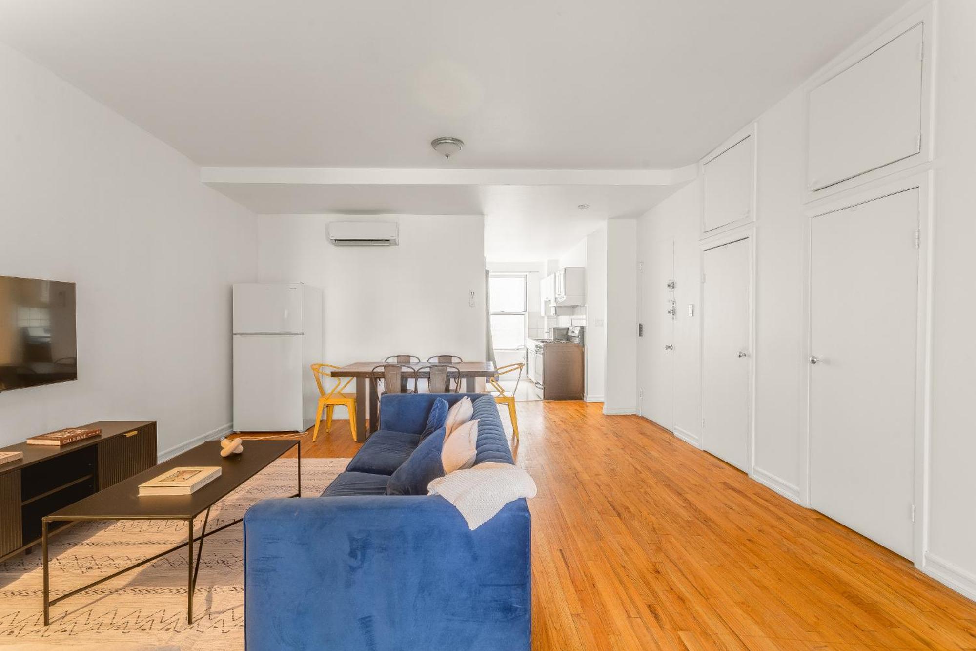 Steps To Times Square, Beyond The Edge, Empire State Building & More! Apartment